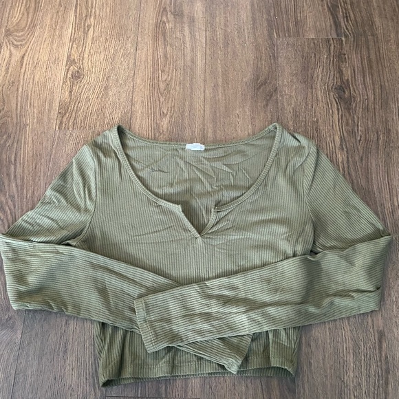 Garage green long sleeve cropped low cut front - Picture 2 of 4